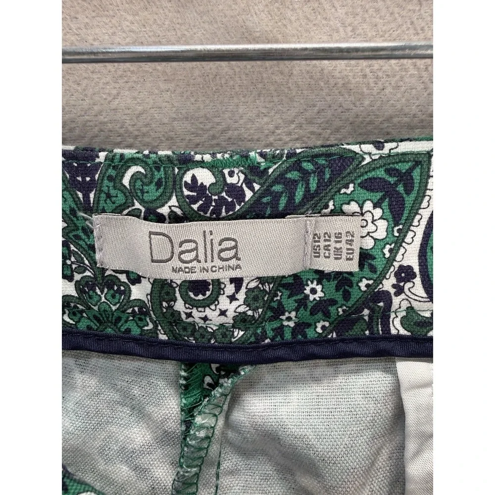 Dalia Women's Sz 12 (US Large) All‎ Over Green Floral & Paisley Print Shorts